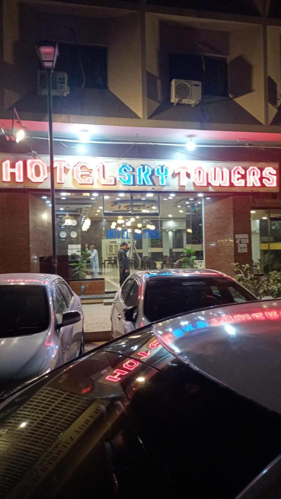 Hotel Sky Towers Karachi Bagian luar foto