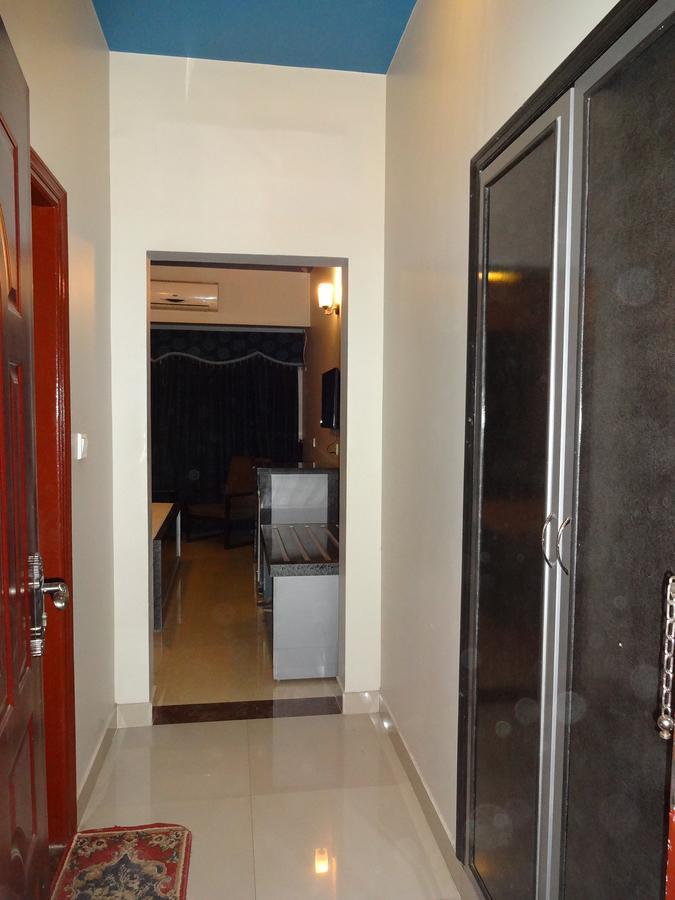 Hotel Sky Towers Karachi Bagian luar foto