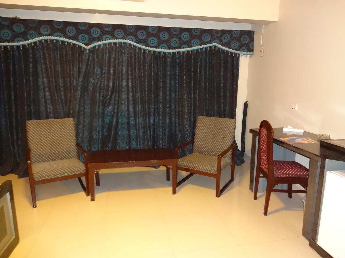 Hotel Sky Towers Karachi Bagian luar foto