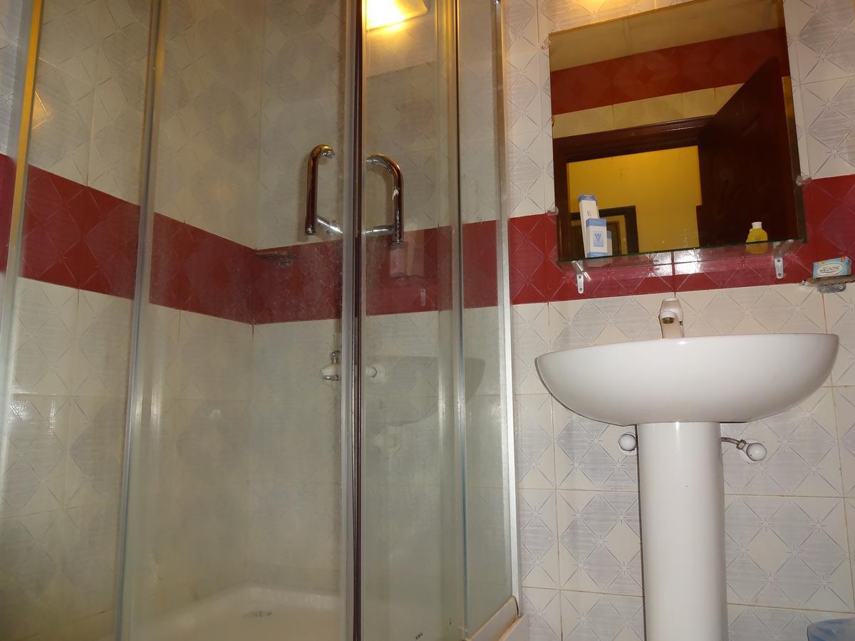 Hotel Sky Towers Karachi Bagian luar foto