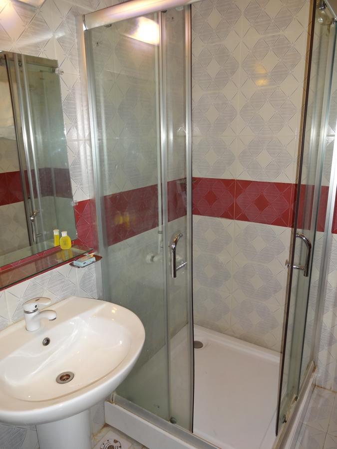 Hotel Sky Towers Karachi Bagian luar foto