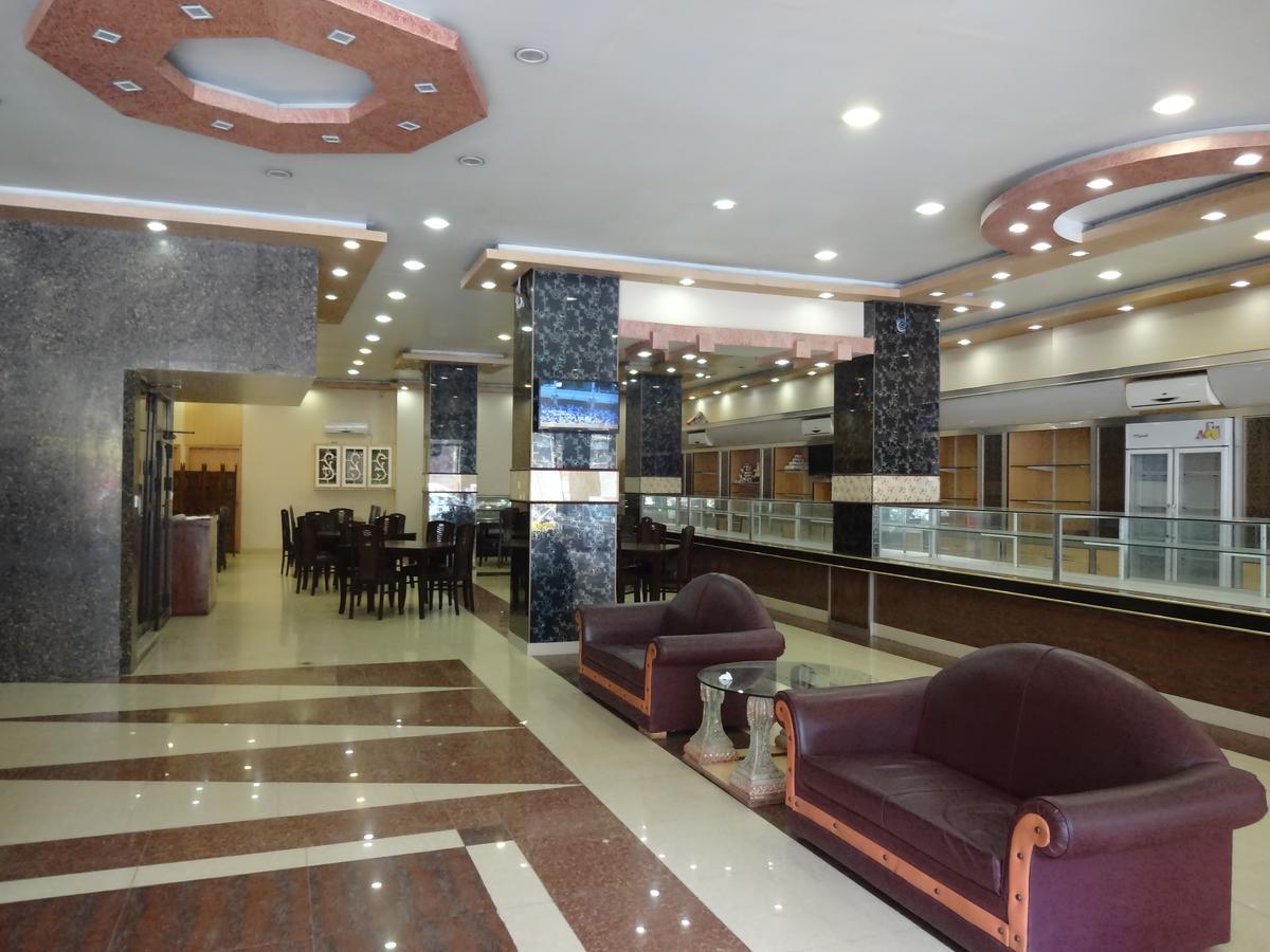 Hotel Sky Towers Karachi Bagian luar foto