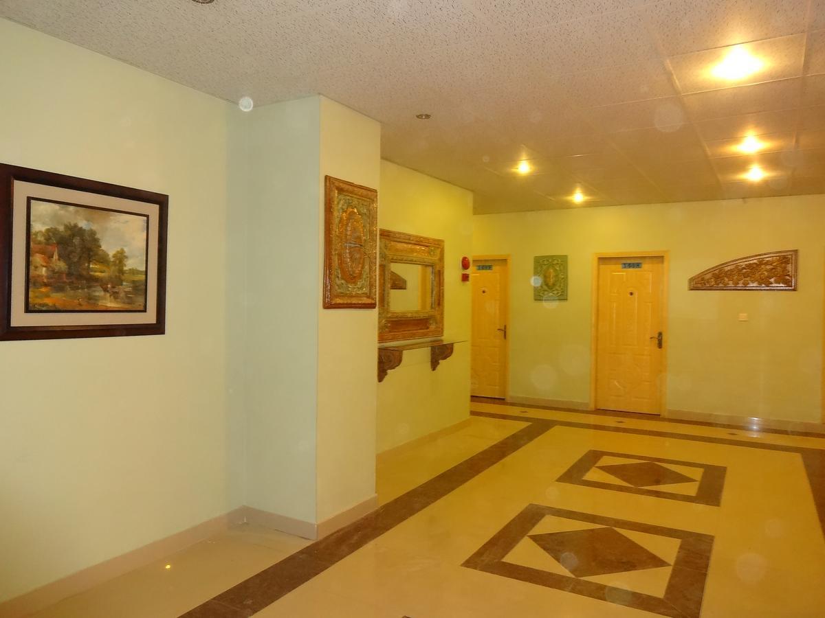 Hotel Sky Towers Karachi Bagian luar foto