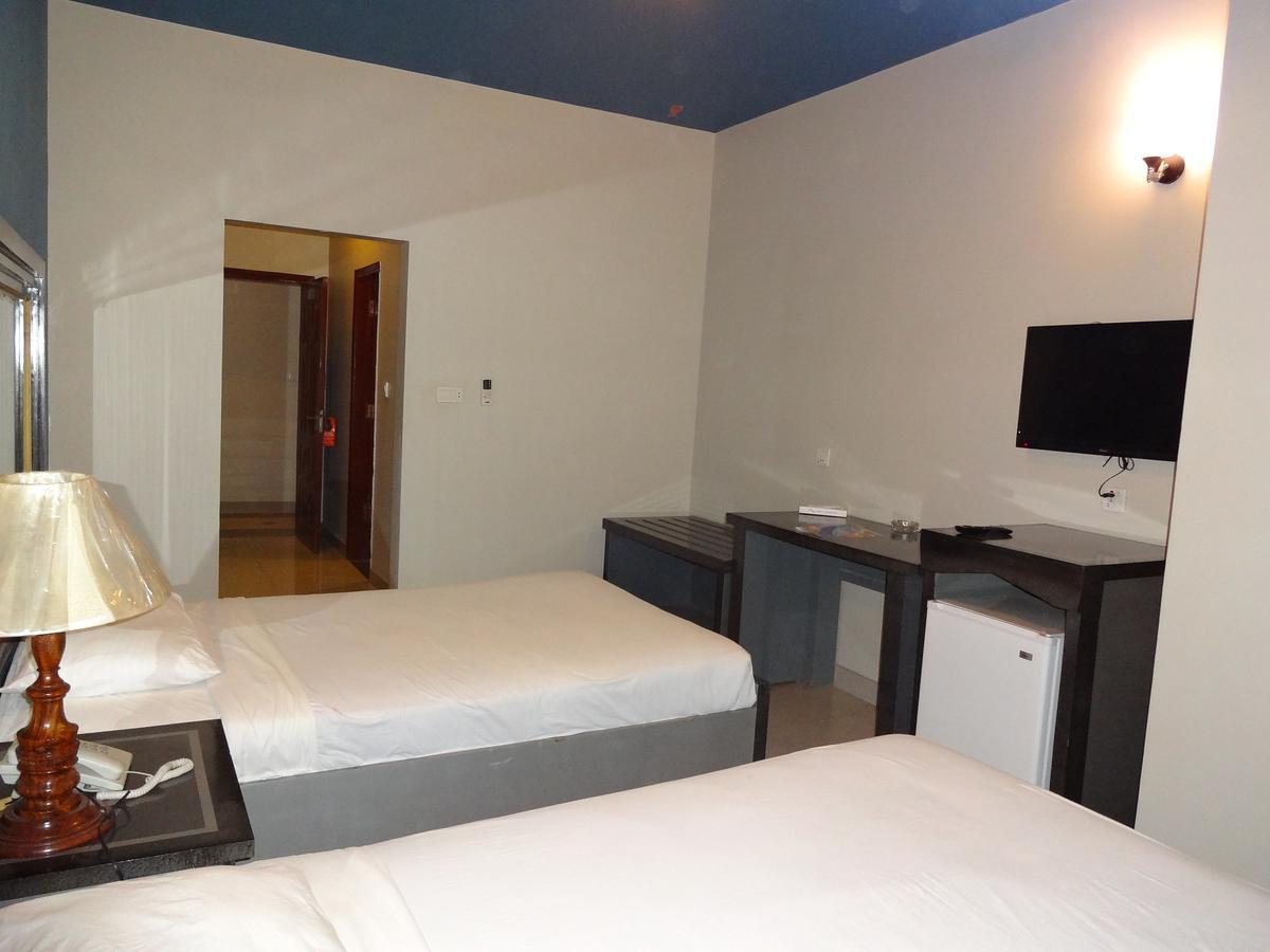 Hotel Sky Towers Karachi Bagian luar foto