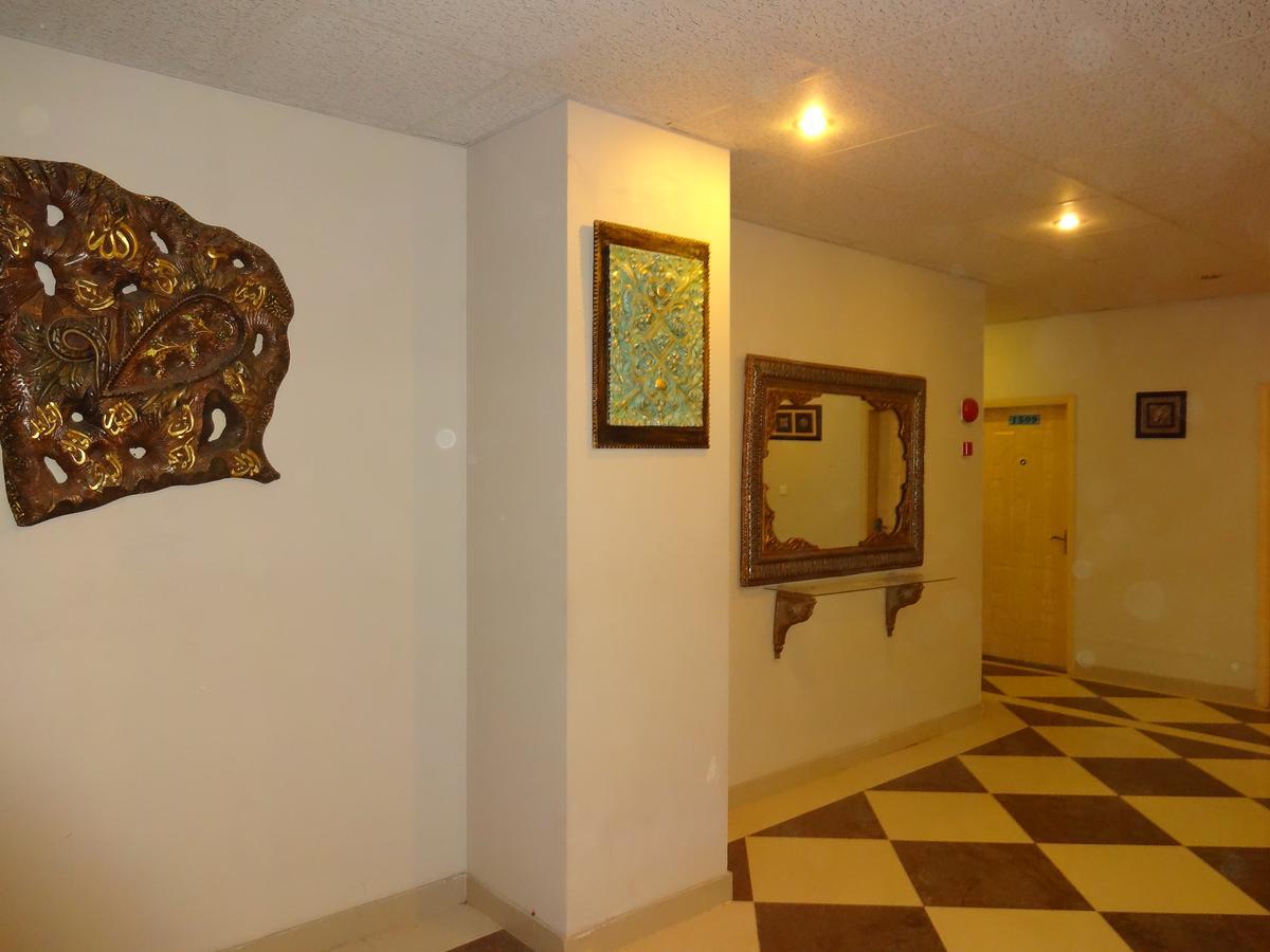 Hotel Sky Towers Karachi Bagian luar foto